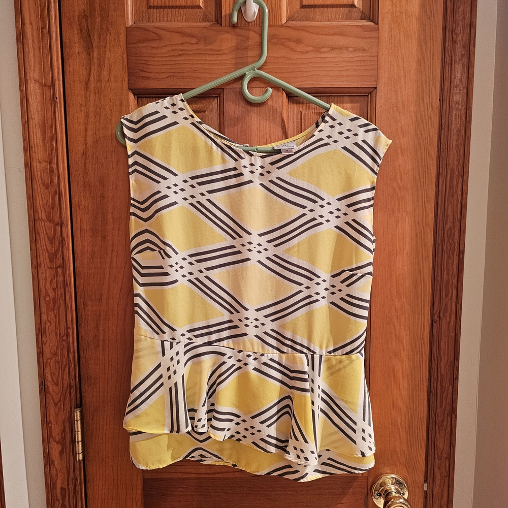 Worthington Yellow and Black Patterned Blouse